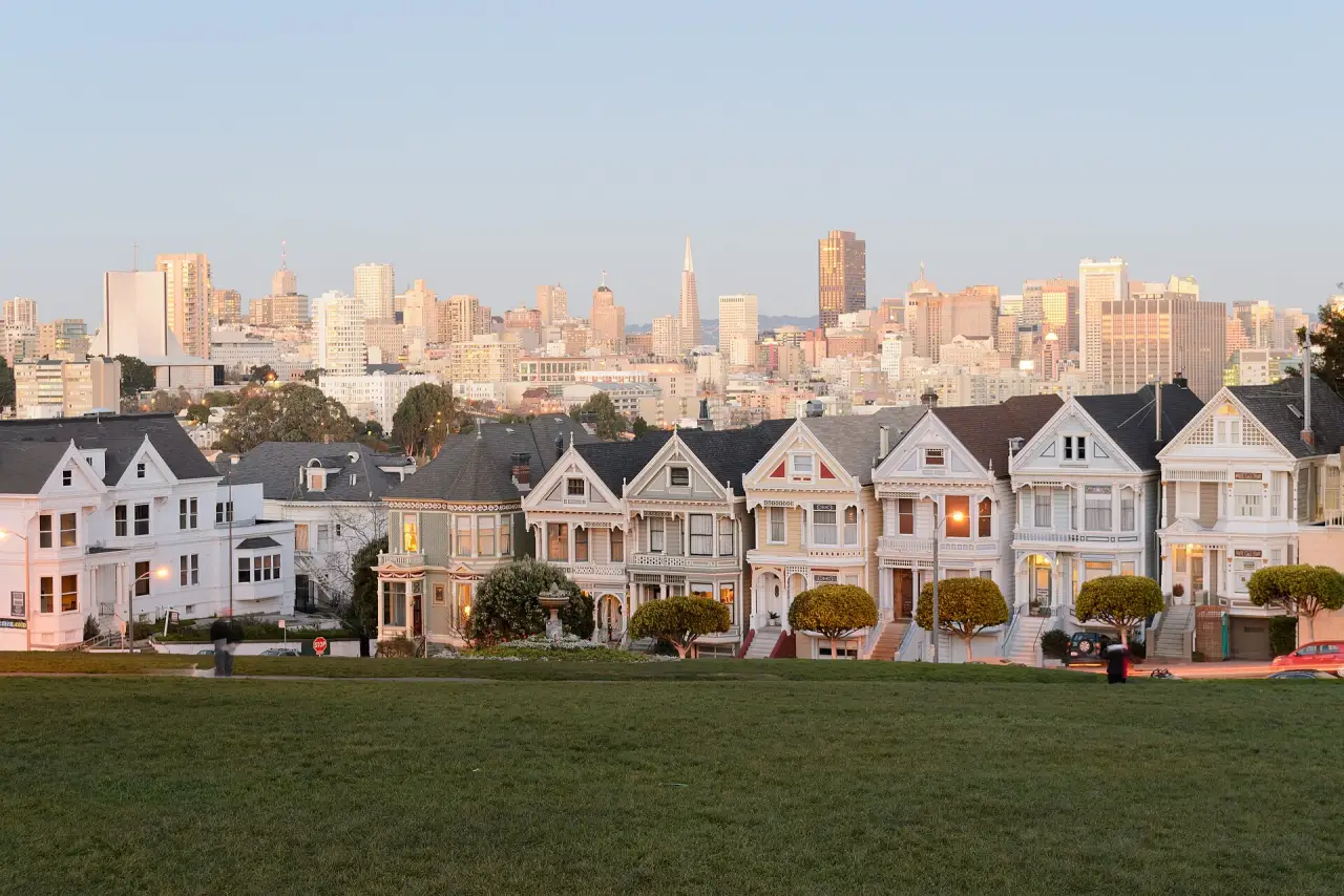 The Painted Ladies of Alamo Square with the skyline behind