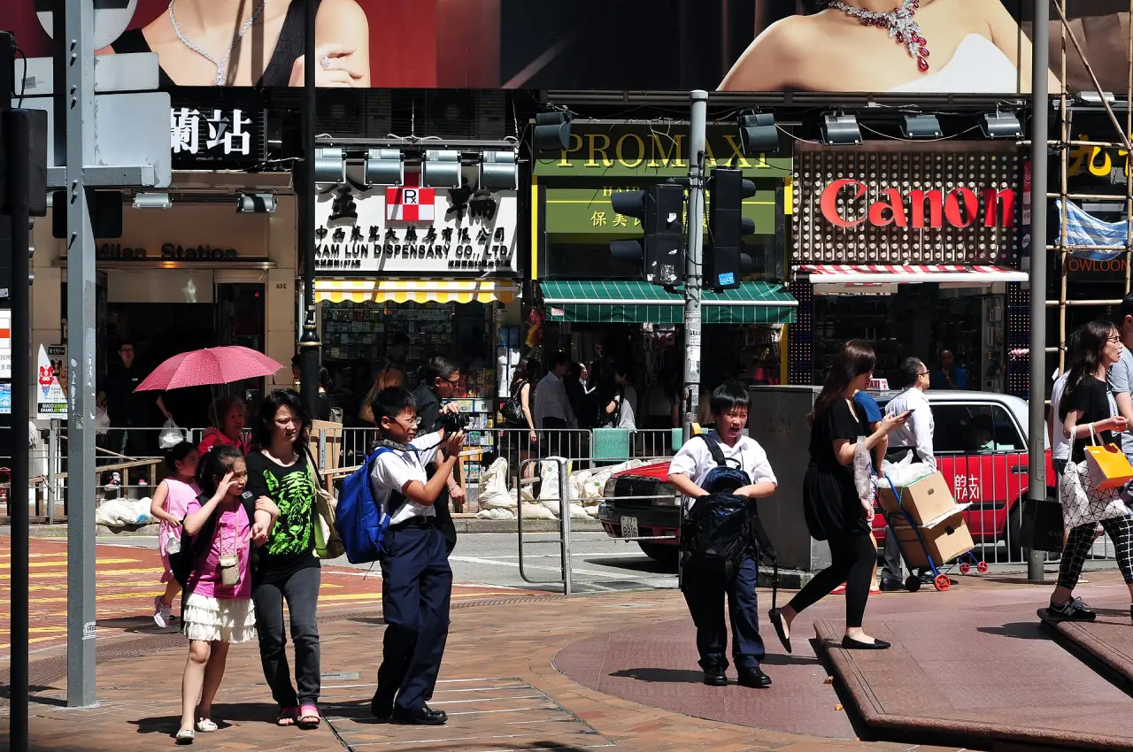 Shoppers in Causeway Bay, Hong Kong Island Shoppers in Causeway Bay, Hong Kong Island