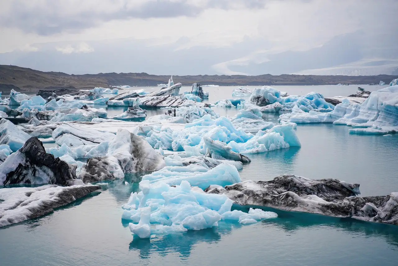 Icebergs in the Jökulsárlón glacier lagoon