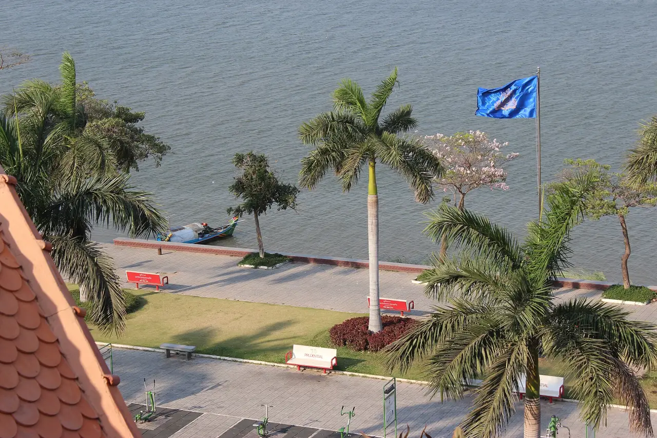 Sisowath Quay promenade, Phnom Penh Sisowath Quay promenade, Phnom Penh