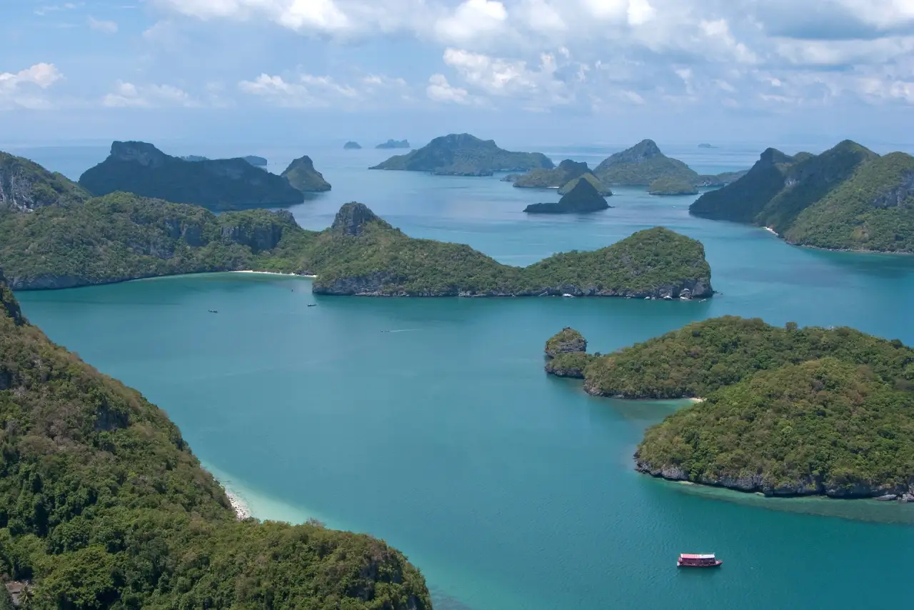 Ang Thong Marine Park, a day trip by boat from Koh Samui
