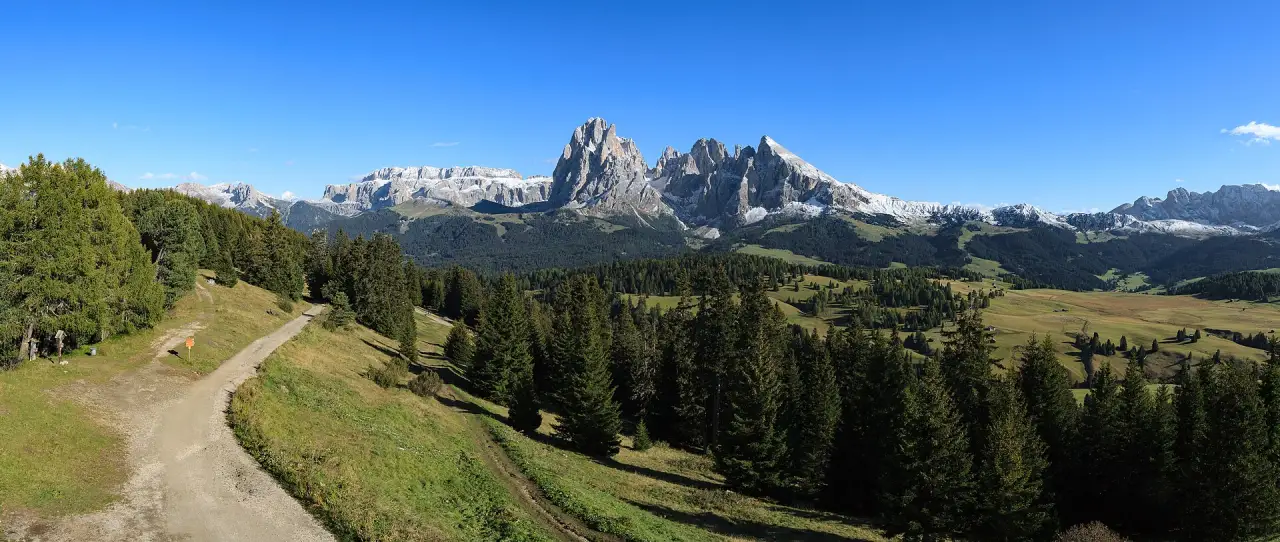 The meadows of Alpe di Siusi with the Sassolungo behind The meadows of Alpe di Siusi with the Sassolungo behind
