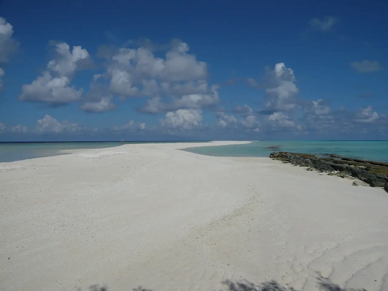 Lagoon, Sandbank and Spa, Noonu Atoll